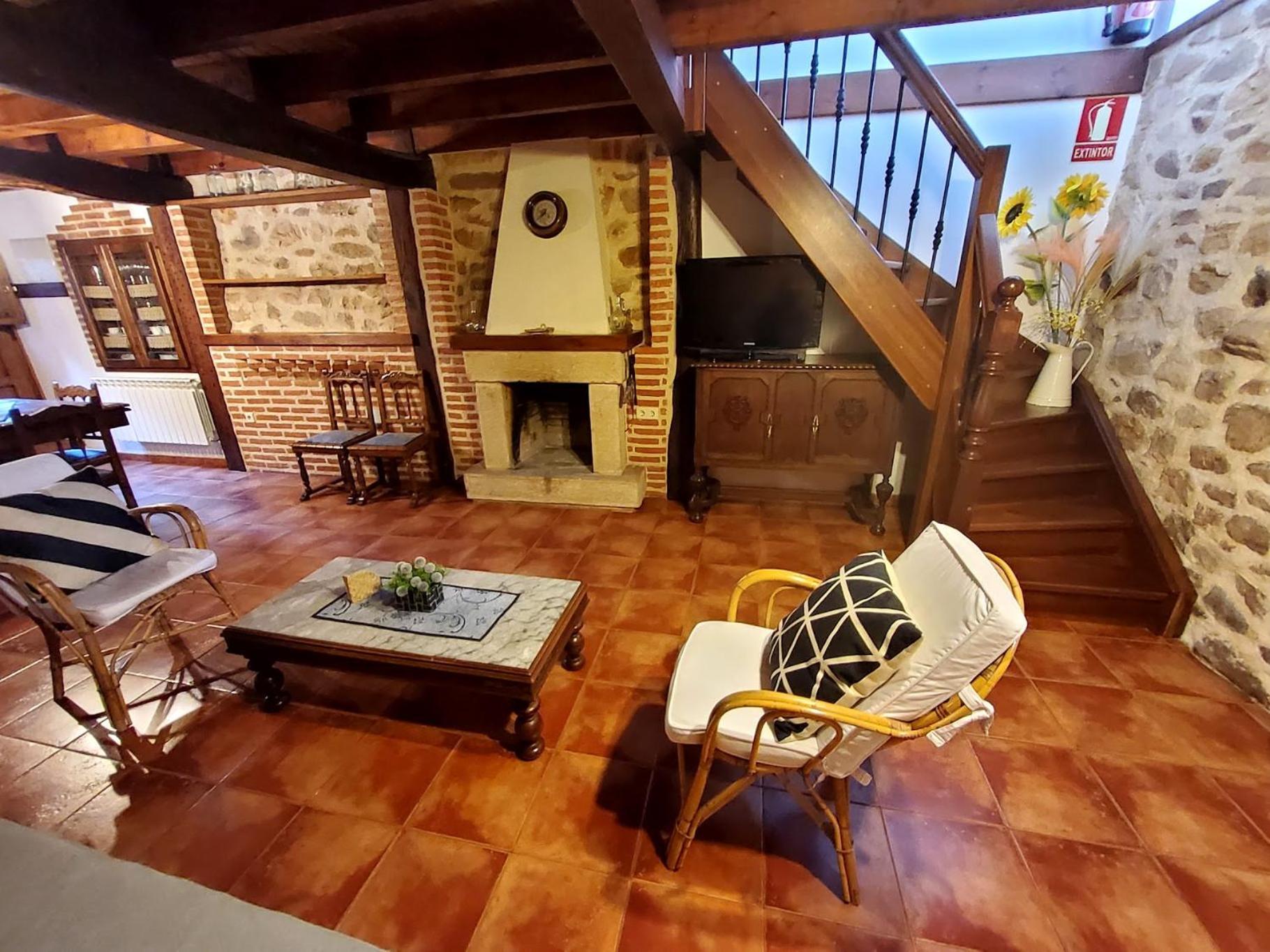 Apartamentos Rurales La Tabla Альес Экстерьер фото